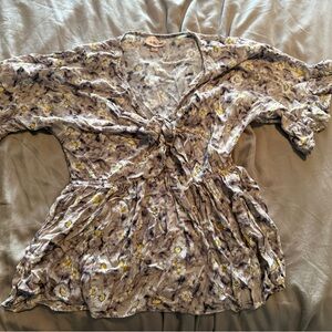 Willow + Root Floral Twist Front Peplum Blouse – Large